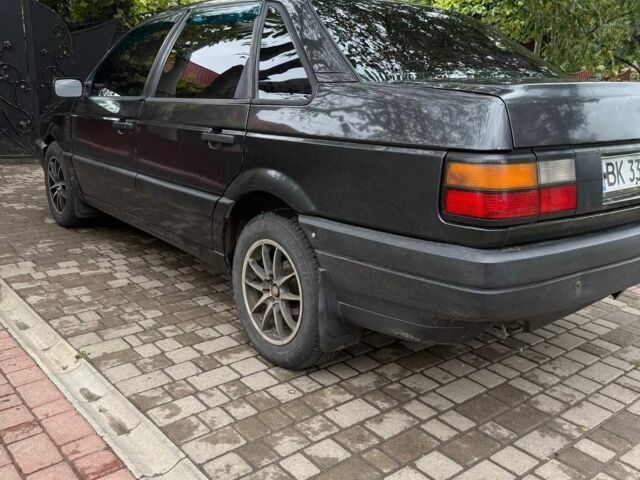 Черный Фольксваген Пассат, объемом двигателя 1.8 л и пробегом 350 тыс. км за 1800 $, фото 1 на Automoto.ua