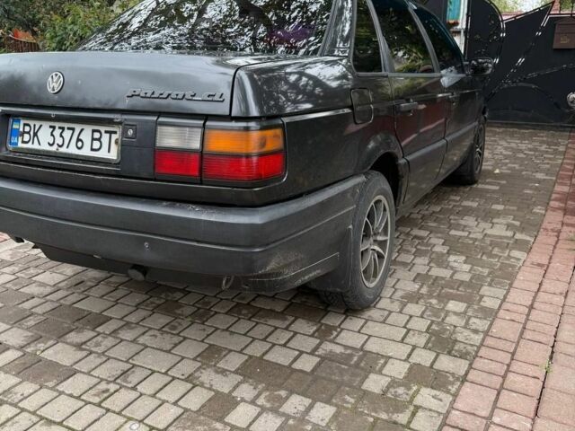 Черный Фольксваген Пассат, объемом двигателя 1.8 л и пробегом 350 тыс. км за 1800 $, фото 2 на Automoto.ua