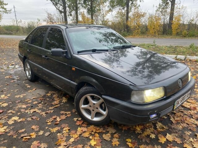 Черный Фольксваген Пассат, объемом двигателя 1.8 л и пробегом 100 тыс. км за 2100 $, фото 2 на Automoto.ua