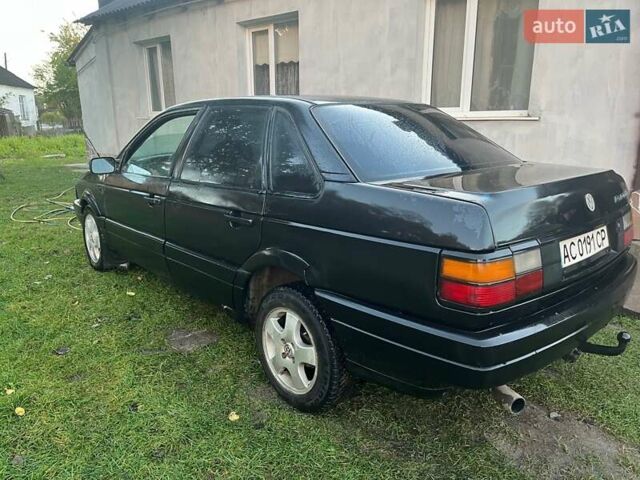 Черный Фольксваген Пассат, объемом двигателя 1.8 л и пробегом 300 тыс. км за 800 $, фото 1 на Automoto.ua