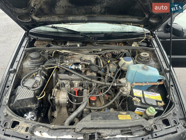 Чорний Фольксваген Пассат, об'ємом двигуна 1.8 л та пробігом 350 тис. км за 1300 $, фото 9 на Automoto.ua