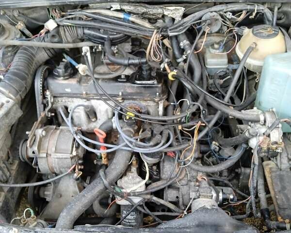 Чорний Фольксваген Пассат, об'ємом двигуна 1.8 л та пробігом 379 тис. км за 1500 $, фото 7 на Automoto.ua