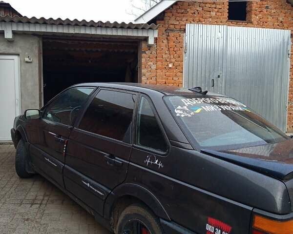 Чорний Фольксваген Пассат, об'ємом двигуна 1.8 л та пробігом 300 тис. км за 1000 $, фото 1 на Automoto.ua