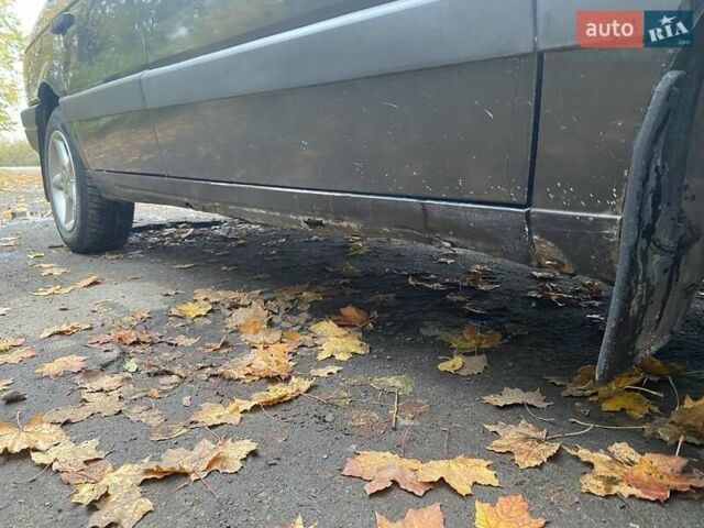 Черный Фольксваген Пассат, объемом двигателя 1.8 л и пробегом 100 тыс. км за 2100 $, фото 6 на Automoto.ua