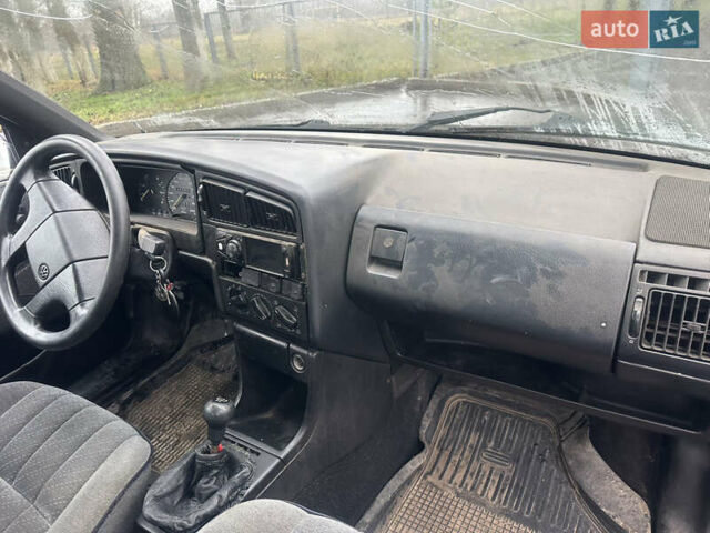 Чорний Фольксваген Пассат, об'ємом двигуна 1.8 л та пробігом 350 тис. км за 1300 $, фото 7 на Automoto.ua