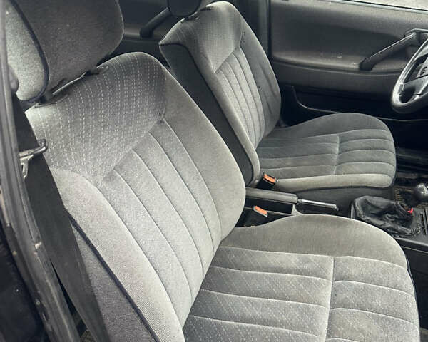 Чорний Фольксваген Пассат, об'ємом двигуна 1.8 л та пробігом 350 тис. км за 1300 $, фото 6 на Automoto.ua