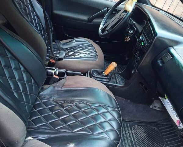 Чорний Фольксваген Пассат, об'ємом двигуна 1.8 л та пробігом 300 тис. км за 1000 $, фото 4 на Automoto.ua