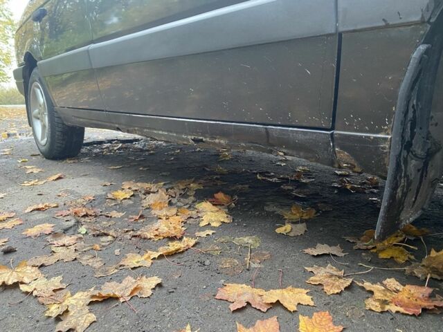 Черный Фольксваген Пассат, объемом двигателя 1.8 л и пробегом 100 тыс. км за 2100 $, фото 7 на Automoto.ua