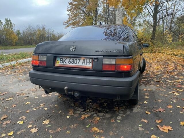 Черный Фольксваген Пассат, объемом двигателя 1.8 л и пробегом 100 тыс. км за 2100 $, фото 3 на Automoto.ua