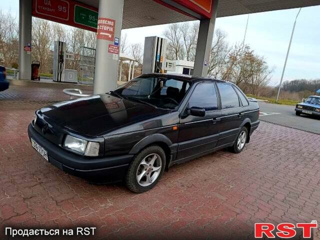 Черный Фольксваген Пассат, объемом двигателя 1.8 л и пробегом 380 тыс. км за 1150 $, фото 4 на Automoto.ua