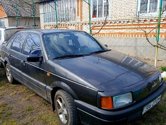 Черный Фольксваген Пассат, объемом двигателя 1.8 л и пробегом 380 тыс. км за 1150 $, фото 1 на Automoto.ua