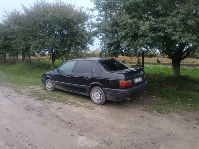 Черный Фольксваген Пассат, объемом двигателя 1.9 л и пробегом 300 тыс. км за 1350 $, фото 1 на Automoto.ua