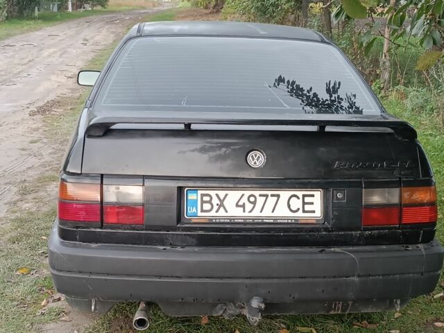 Черный Фольксваген Пассат, объемом двигателя 1.9 л и пробегом 300 тыс. км за 1350 $, фото 2 на Automoto.ua