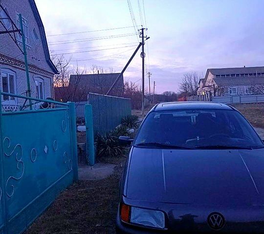 Черный Фольксваген Пассат, объемом двигателя 1.8 л и пробегом 380 тыс. км за 1150 $, фото 5 на Automoto.ua