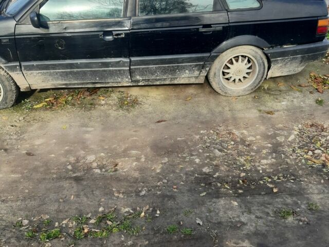 Черный Фольксваген Пассат, объемом двигателя 2 л и пробегом 300 тыс. км за 900 $, фото 1 на Automoto.ua