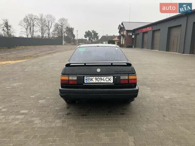 Черный Фольксваген Пассат, объемом двигателя 2 л и пробегом 468 тыс. км за 2700 $, фото 4 на Automoto.ua