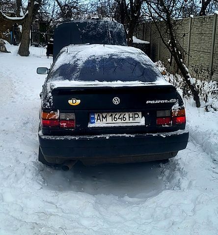 Черный Фольксваген Пассат, объемом двигателя 1.8 л и пробегом 240 тыс. км за 820 $, фото 1 на Automoto.ua