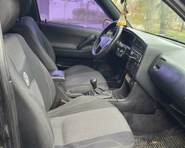 Чорний Фольксваген Пассат, об'ємом двигуна 2 л та пробігом 401 тис. км за 2000 $, фото 7 на Automoto.ua