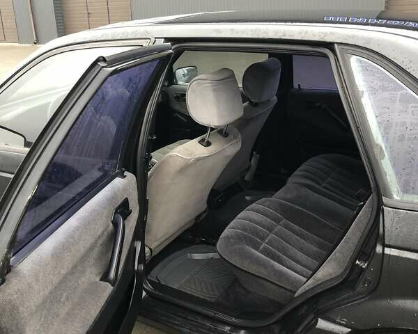 Черный Фольксваген Пассат, объемом двигателя 2 л и пробегом 468 тыс. км за 2700 $, фото 7 на Automoto.ua