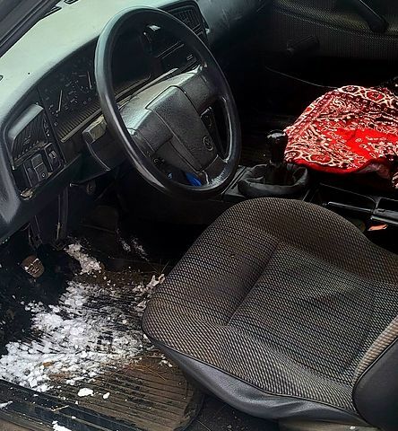 Черный Фольксваген Пассат, объемом двигателя 1.8 л и пробегом 240 тыс. км за 820 $, фото 6 на Automoto.ua