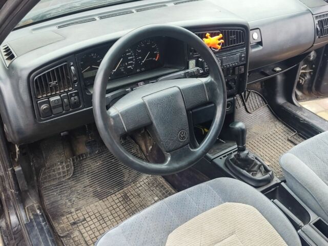 Черный Фольксваген Пассат, объемом двигателя 2 л и пробегом 260 тыс. км за 1050 $, фото 7 на Automoto.ua