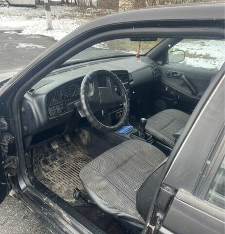 Черный Фольксваген Пассат, объемом двигателя 1.8 л и пробегом 300 тыс. км за 1550 $, фото 4 на Automoto.ua