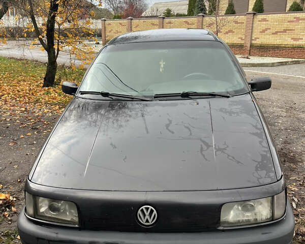 Чорний Фольксваген Пассат, об'ємом двигуна 2 л та пробігом 401 тис. км за 2000 $, фото 1 на Automoto.ua