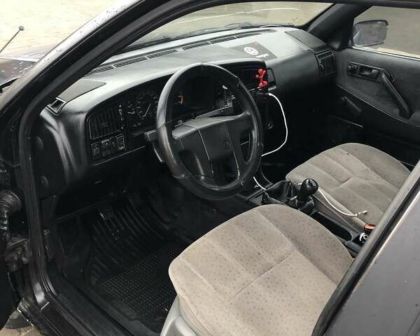 Черный Фольксваген Пассат, объемом двигателя 2 л и пробегом 468 тыс. км за 2700 $, фото 2 на Automoto.ua