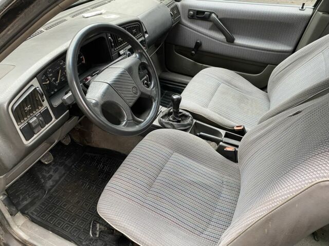 Чорний Фольксваген Пассат, об'ємом двигуна 1.8 л та пробігом 200 тис. км за 1200 $, фото 15 на Automoto.ua