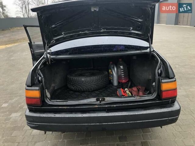 Черный Фольксваген Пассат, объемом двигателя 2 л и пробегом 468 тыс. км за 2700 $, фото 8 на Automoto.ua