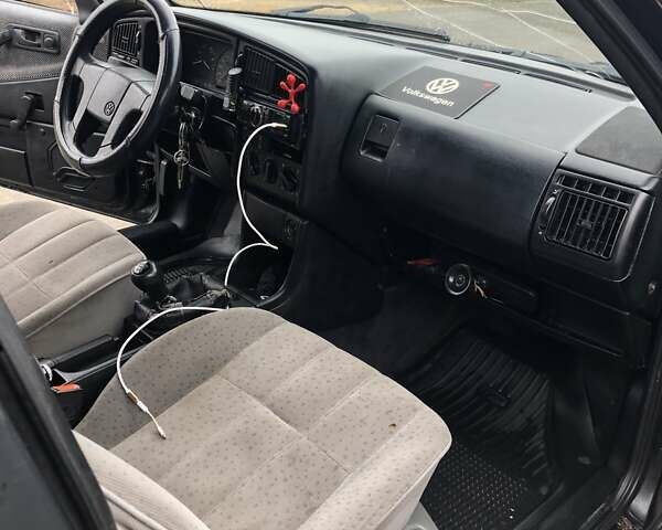 Черный Фольксваген Пассат, объемом двигателя 2 л и пробегом 468 тыс. км за 2700 $, фото 10 на Automoto.ua