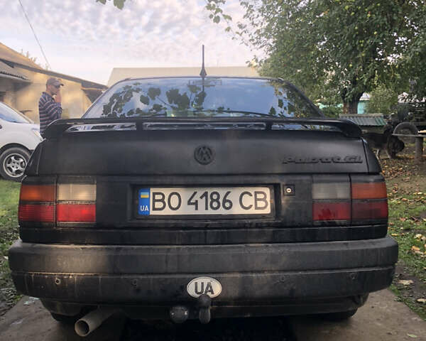 Черный Фольксваген Пассат, объемом двигателя 1.78 л и пробегом 287 тыс. км за 2800 $, фото 3 на Automoto.ua