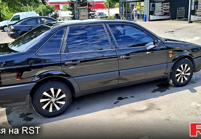 Черный Фольксваген Пассат, объемом двигателя 1.8 л и пробегом 345 тыс. км за 3100 $, фото 3 на Automoto.ua