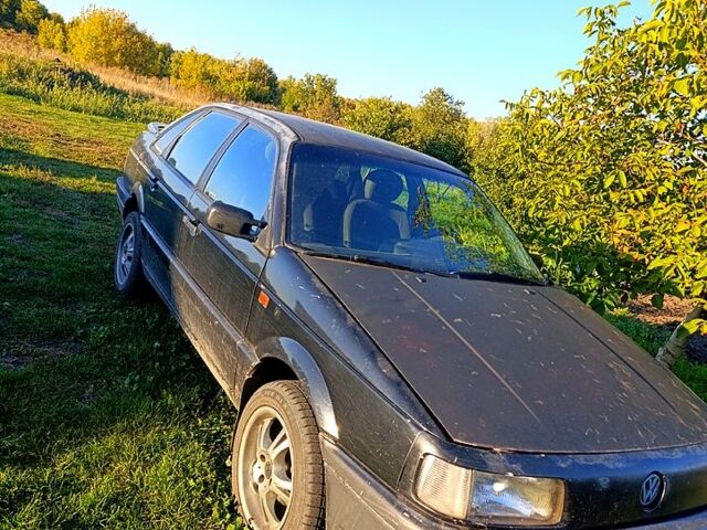 Черный Фольксваген Пассат, объемом двигателя 2 л и пробегом 315 тыс. км за 2300 $, фото 4 на Automoto.ua