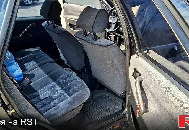 Черный Фольксваген Пассат, объемом двигателя 1.8 л и пробегом 345 тыс. км за 3100 $, фото 6 на Automoto.ua