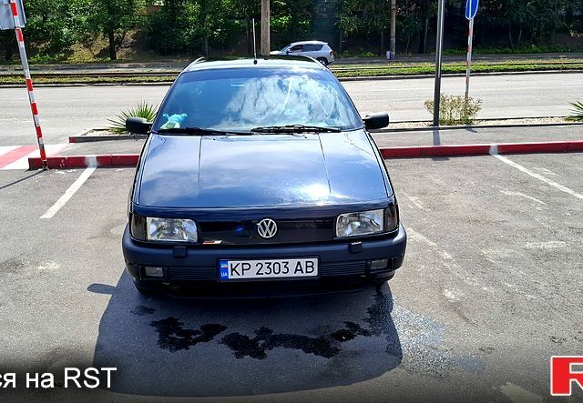 Черный Фольксваген Пассат, объемом двигателя 1.8 л и пробегом 345 тыс. км за 3100 $, фото 4 на Automoto.ua