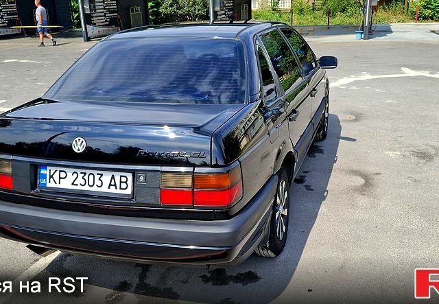 Черный Фольксваген Пассат, объемом двигателя 1.8 л и пробегом 345 тыс. км за 3100 $, фото 2 на Automoto.ua