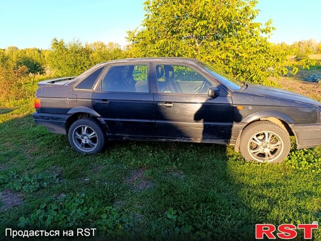 Черный Фольксваген Пассат, объемом двигателя 2 л и пробегом 315 тыс. км за 2300 $, фото 2 на Automoto.ua