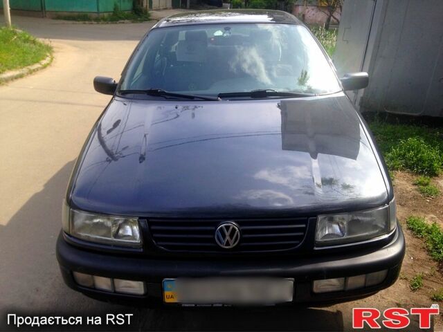 Черный Фольксваген Пассат, объемом двигателя 1.8 л и пробегом 208 тыс. км за 2500 $, фото 1 на Automoto.ua