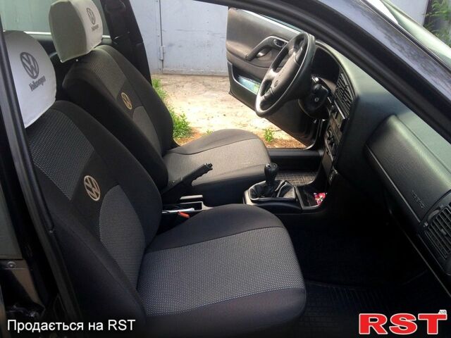 Черный Фольксваген Пассат, объемом двигателя 1.8 л и пробегом 208 тыс. км за 2500 $, фото 3 на Automoto.ua