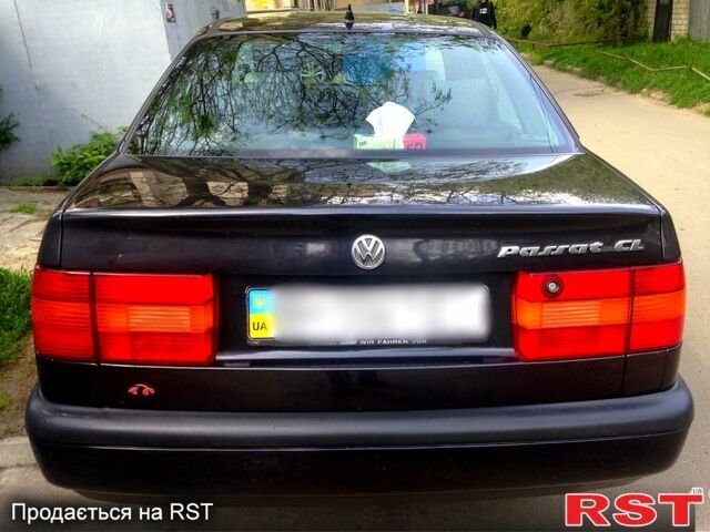 Черный Фольксваген Пассат, объемом двигателя 1.8 л и пробегом 208 тыс. км за 2500 $, фото 2 на Automoto.ua