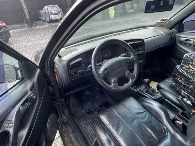 Чорний Фольксваген Пассат, об'ємом двигуна 2.8 л та пробігом 400 тис. км за 1499 $, фото 4 на Automoto.ua