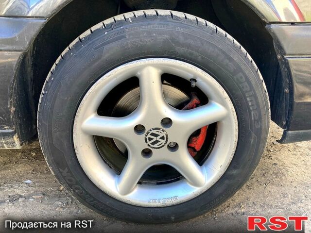 Черный Фольксваген Пассат, объемом двигателя 1.8 л и пробегом 208 тыс. км за 2500 $, фото 5 на Automoto.ua