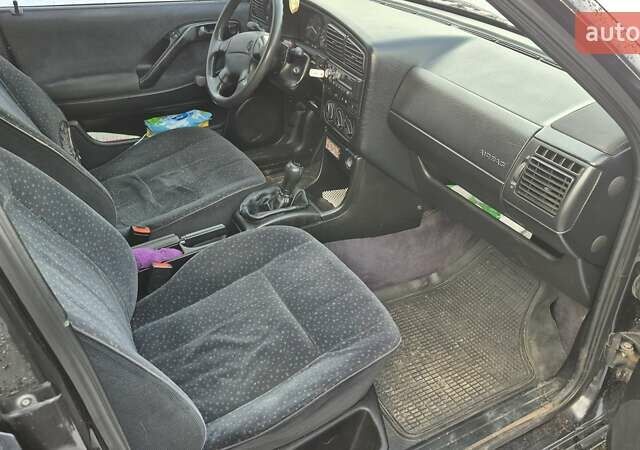 Чорний Фольксваген Пассат, об'ємом двигуна 1.78 л та пробігом 380 тис. км за 1750 $, фото 4 на Automoto.ua