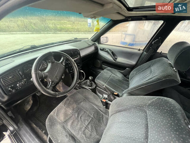 Черный Фольксваген Пассат, объемом двигателя 1.98 л и пробегом 300 тыс. км за 2300 $, фото 8 на Automoto.ua