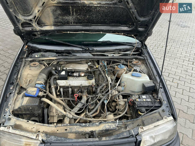 Черный Фольксваген Пассат, объемом двигателя 1.98 л и пробегом 300 тыс. км за 2300 $, фото 12 на Automoto.ua