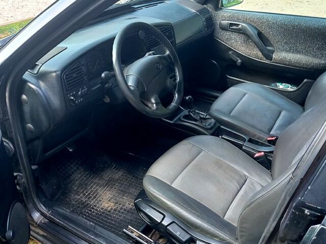 Чорний Фольксваген Пассат, об'ємом двигуна 2 л та пробігом 427 тис. км за 2650 $, фото 2 на Automoto.ua