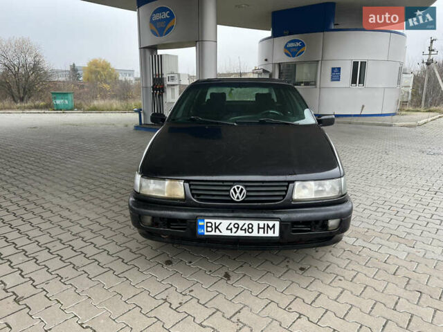 Черный Фольксваген Пассат, объемом двигателя 1.98 л и пробегом 300 тыс. км за 2300 $, фото 1 на Automoto.ua