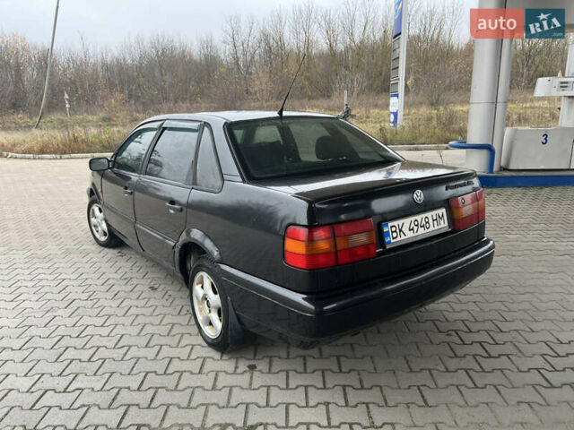 Черный Фольксваген Пассат, объемом двигателя 1.98 л и пробегом 300 тыс. км за 2300 $, фото 6 на Automoto.ua