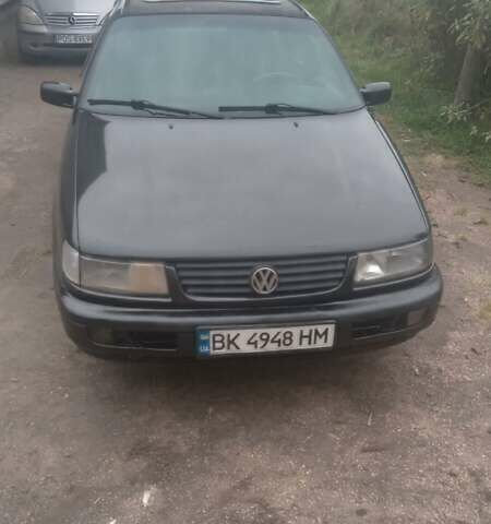 Черный Фольксваген Пассат, объемом двигателя 2 л и пробегом 290 тыс. км за 1300 $, фото 4 на Automoto.ua